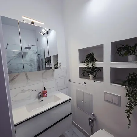 Afi Comfort - Near Metro Station *